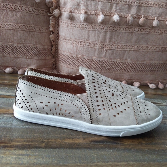 🆕🌿SHIMMER SLIP ON SHOES🌿 - Picture 8 of 9